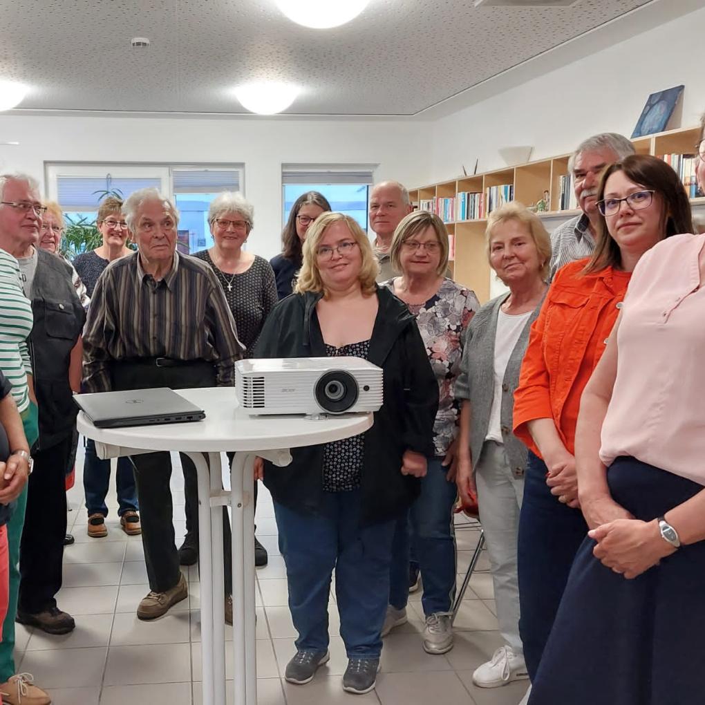 Betreuungsverein der Caritas mit Ruth Platzöder (2.v.l.) und Gudrun Hobrecht (ganz r.) zu Gast im Aurachtreff Emskirchen