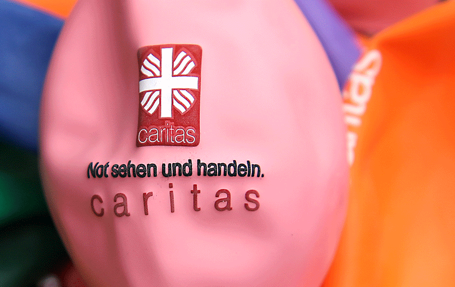 caritas_slider_luftballons_(c)peter_weidemann_pfarrbriefservice